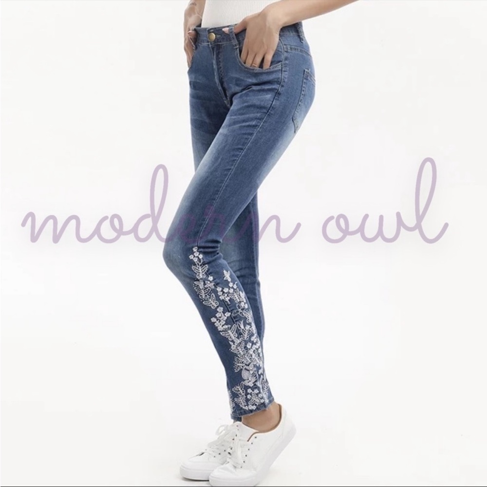 Embroidered Skinny Jeans